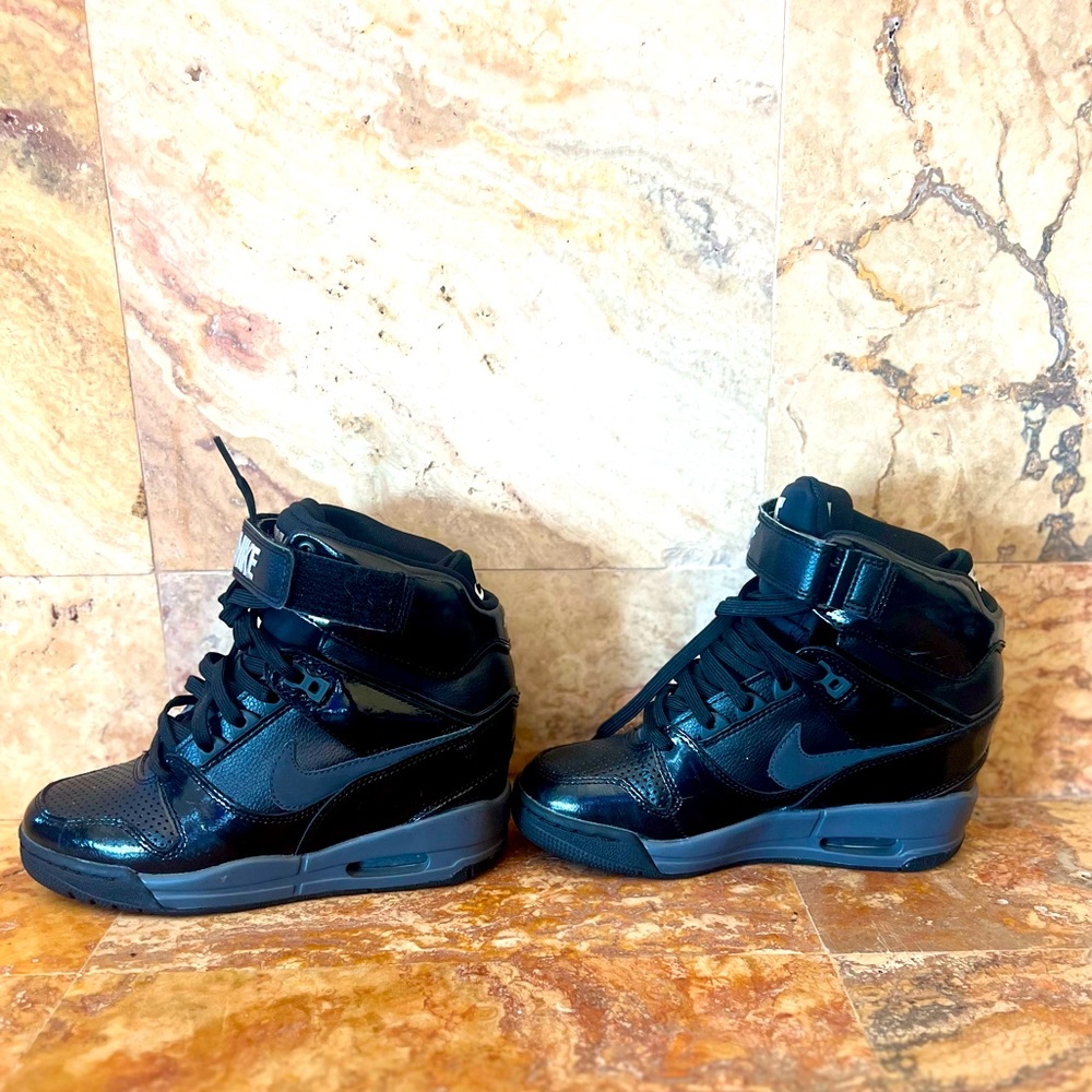 Nike Air Max Revolution Sky Hi